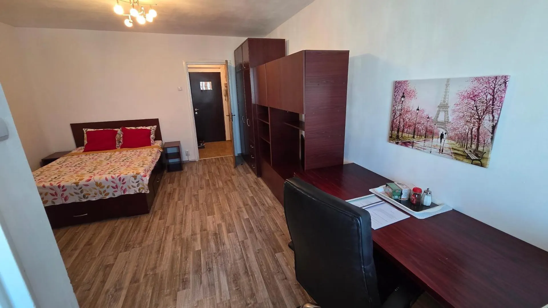 Cozy Flat Near Metro And Centrum بوخارست شقة